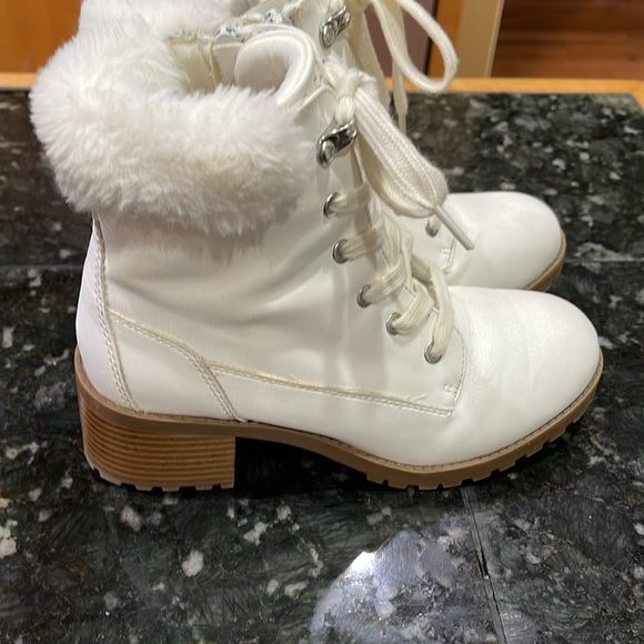 Girls  Size 3 Bryn  Mia Girl  creamy white boots Fur Top Sparkly tongue - Picture 4 of 7